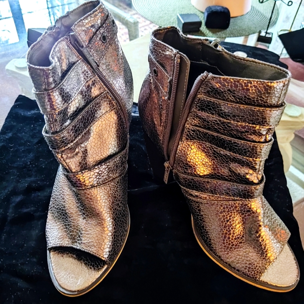 Michael Antonio Women's Ankle Boots Size 8.5 Gold Color Party